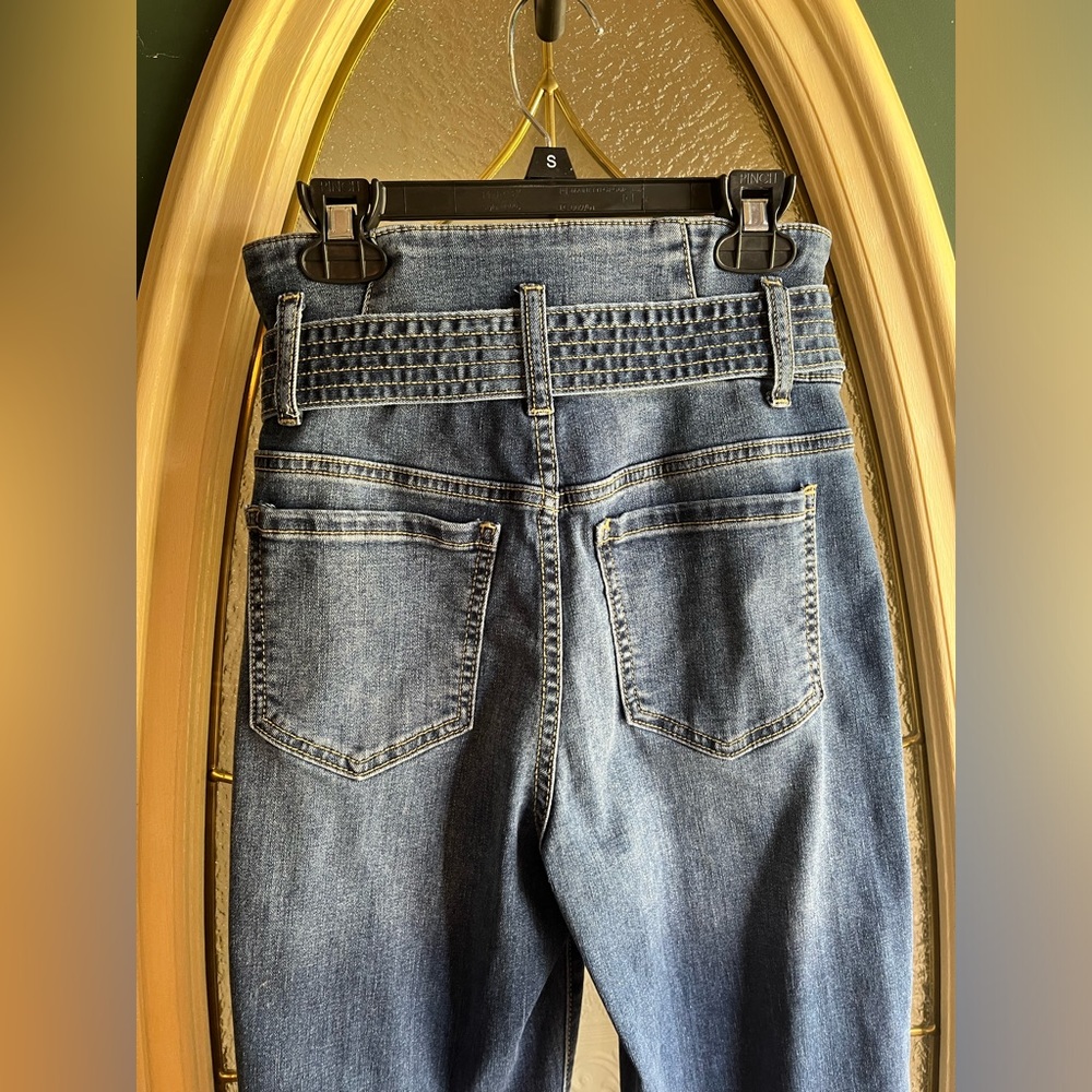 Sneak Peek High-Waist Wide-Leg Blue Jeans with Tie Belt - Picture 2 of 7